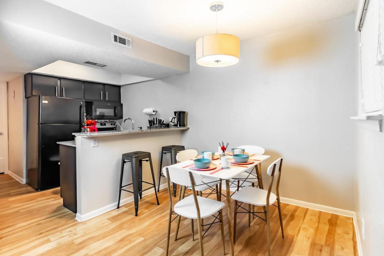 אוסטין Efficiency 2Br King Bed Suites Next To Downtown מראה חיצוני תמונה
