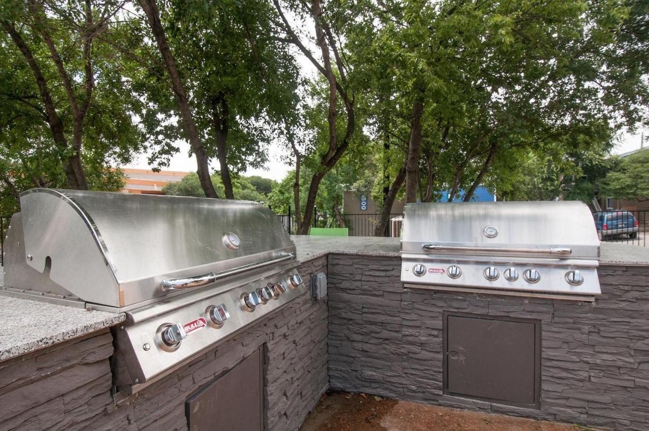 אוסטין Efficiency 2Br King Bed Suites Next To Downtown מראה חיצוני תמונה
