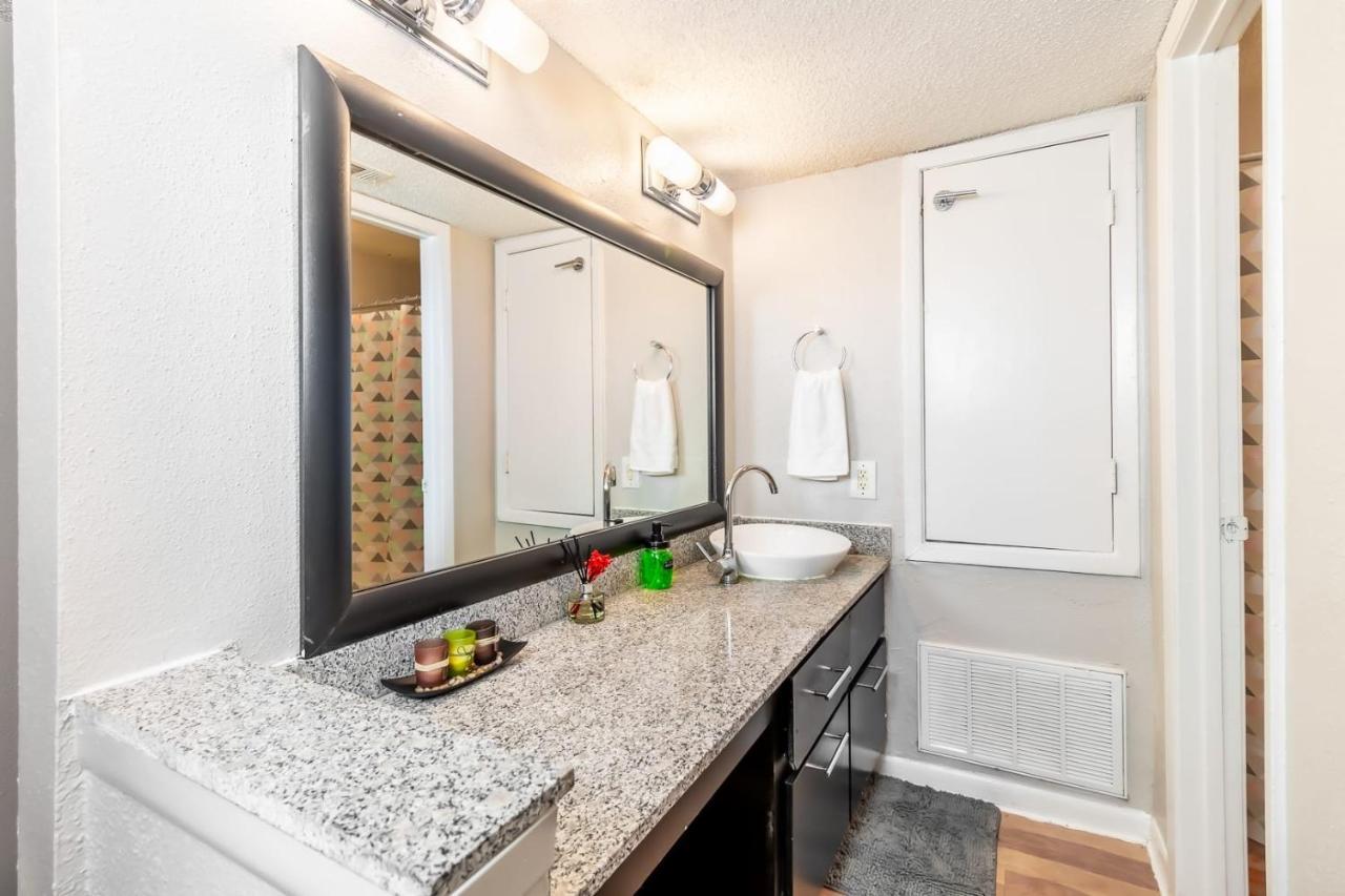 אוסטין Efficiency 2Br King Bed Suites Next To Downtown מראה חיצוני תמונה